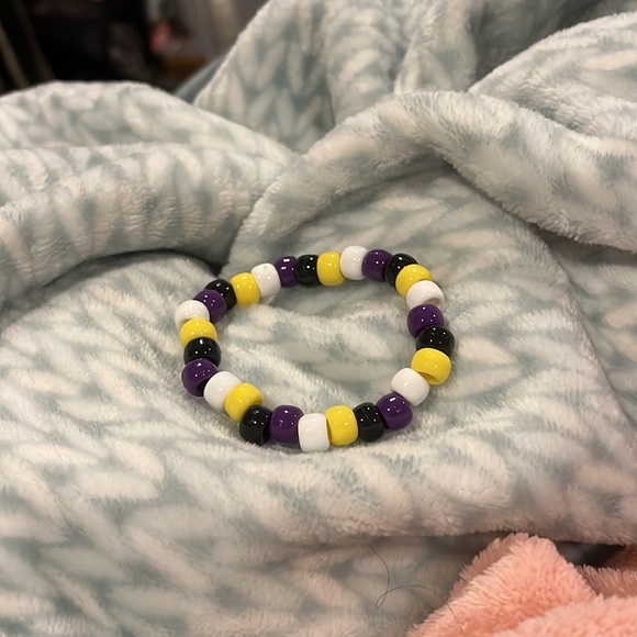 PRIDE FLAG BRACELETS!! - Picture 4 of 5